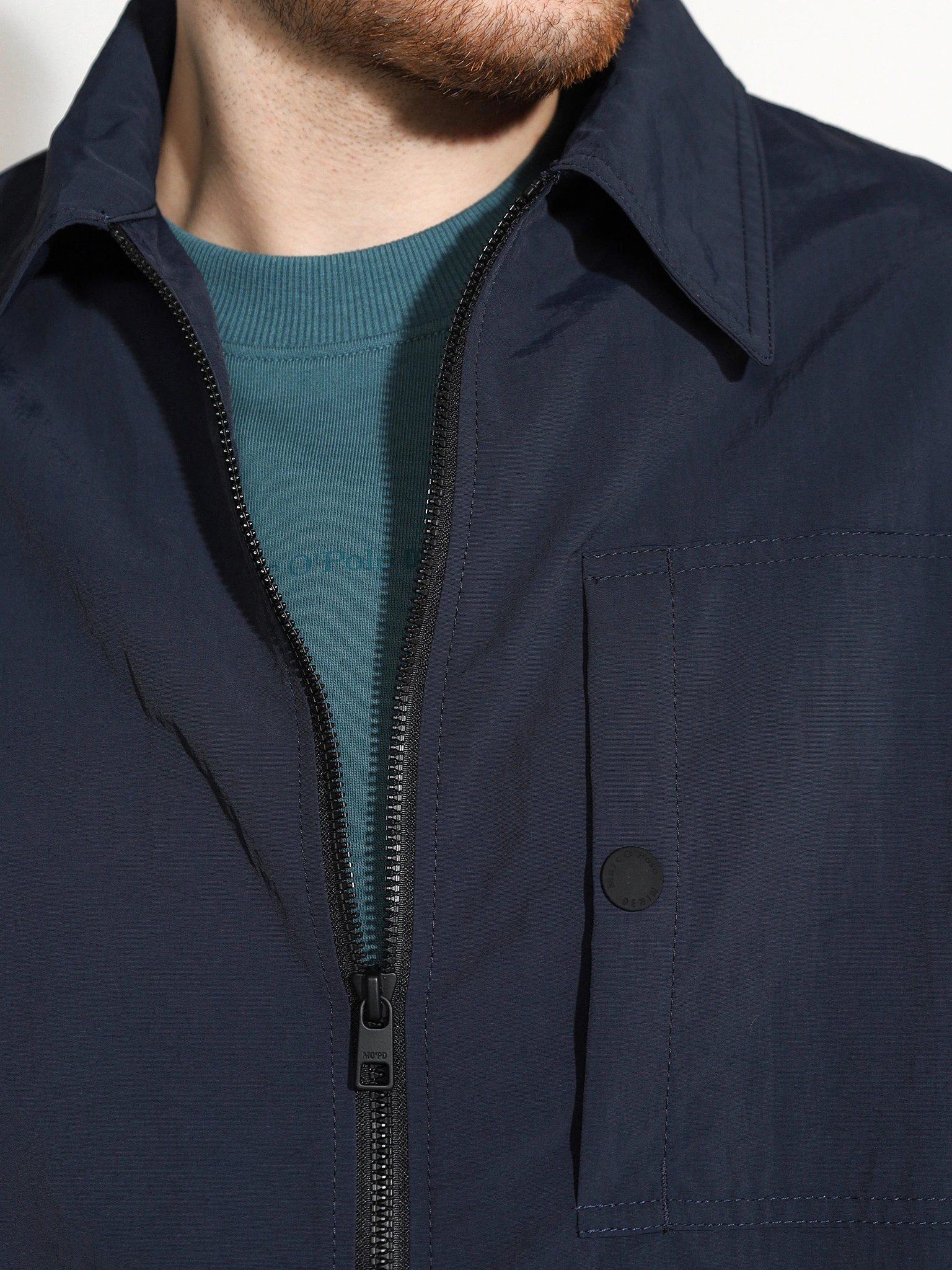 Куртка-ветровка темно-синего цвета 